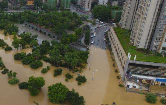 暴雨肆虐、洪水泛濫，多地房屋安全隱患不容忽視