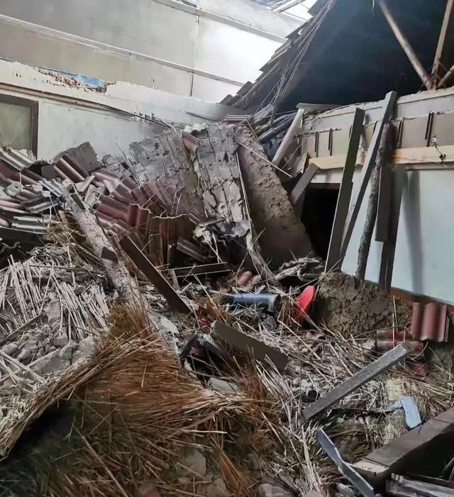 揪心！豆腐渣工程坍塌致3歲孩童身亡，引人深思